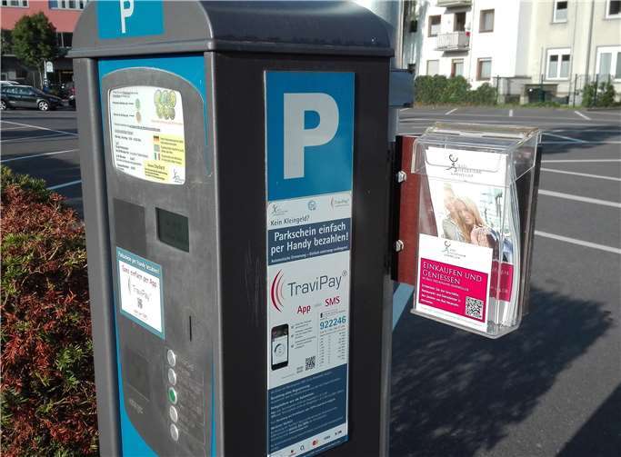 An weiteren Parkautomaten wurden die Prospekthalter installiert.  Stadtverwaltung Bad Neuenahr-Ahrweiler
