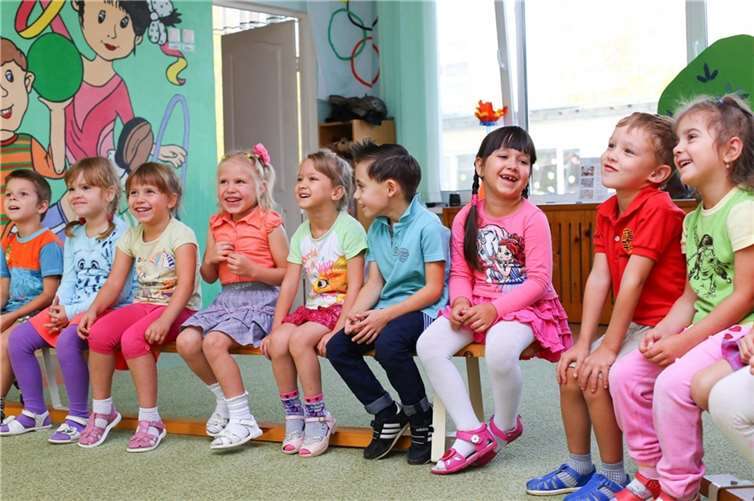 Steuern und Finanzen 2020. Diese Änderungen gibt es jetzt An zahlreichen Gesetzen wurde gedreht, so dass Familien mit Kindern mehr finanzielle Möglichkeiten bekommen. Der Kinderzuschlag wird bezahlt und die Kitagebühren können Beziehern dieses Zuschlags zudem erlassen werden. Foto: pixabay.com © tolmacho (CC0 Public Domain)