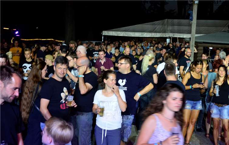 An zwei Sommerabenden erlebten etwa 1.500 Besucher das 38. Rengsdorfer Rockfestival.HEP
