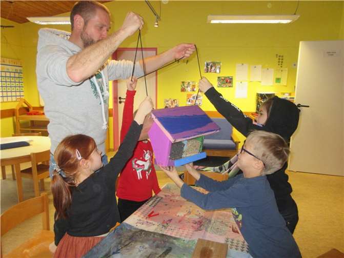 An zwei Tagen hatten die Kinder der „Drachen-Gruppe“ und die Kinder der „Wilden-Kerle-Gruppe“, also die Älteren Kinder des Kindergartens, die Gelegenheit ein Gemeinschafts-Projekt Schritt für Schritt zu verwirklichen. Quellen: Ev. Kindergarten Rüscheid