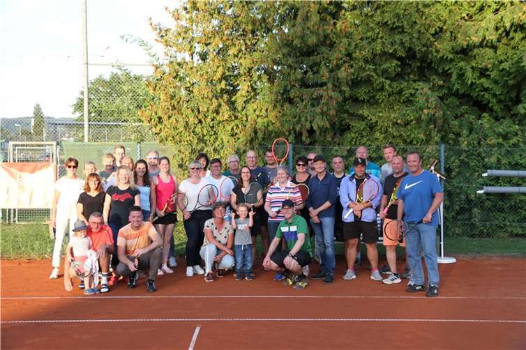 An zwei Tagen kämpften insgesamt sechs Damendoppel und zehn Herrendoppel der Klasse Ü30 um den Sieg.  Foto: TC Rot-Weiss Neuwied