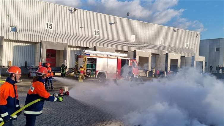 An zwei stellen hatten sich Brände entwickelt, die gelöscht werden mussten.  Foto: Norbert Kesternich