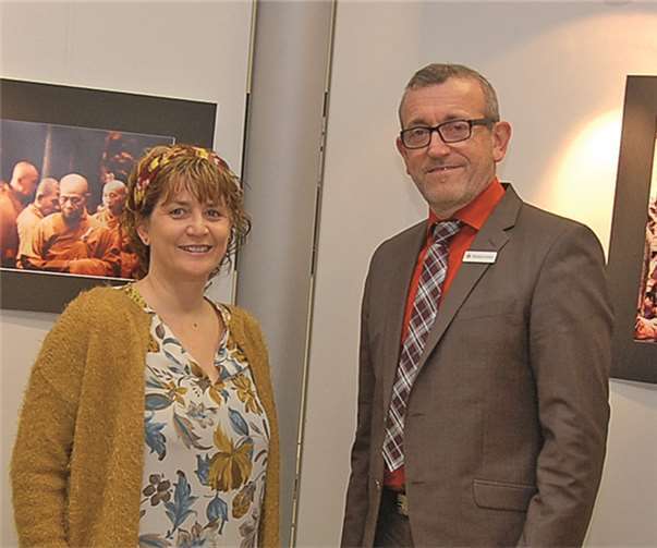 Ana Martinez zusammen mit Reinhard Schmitz, dem Leiter der Geschäftsstelle Schlossstraße. privat