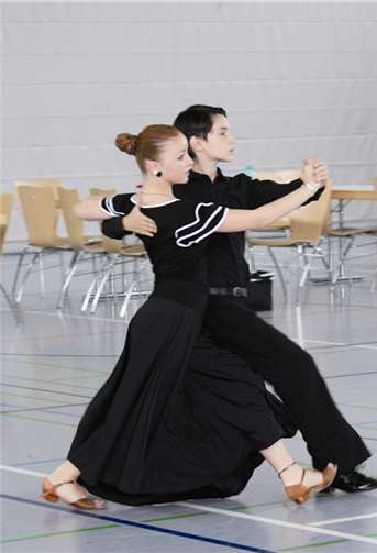 Anastasia Olschanezki und Jonah Horch erzielten einen Doppelerfolg in den Standardtänzen.privat