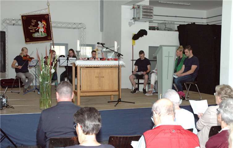 Andacht im Feuerwehrhaus. UM