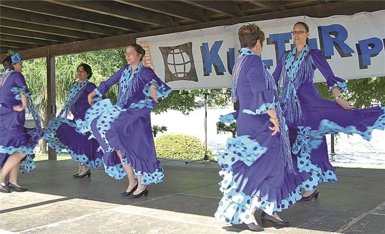 „Andalucia Pura“ zeugten die temperamentvollen Spanierinnen mit ihrem Flamenco.