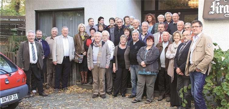 Andernach. Über 30 Delegierte aus dem mitgliederstärksten Regionalbereich in Rheinland-Pfalz nahmen an der Versammlung auf der Krahnenburg über Andernach teil. Dem Grußwort des Abgeordneten des Landtags, Marc Ruland, folgten die Berichte der amtierenden Regionalvorsitzenden Jutta Wittig, des Landesvorsitzenden Roland Walther und aus den anwesenden Gemeinschaften, Mayen, Andernach, Mendig, Koblenz-Karthause, Koblenz-Wallersheim, Koblenz-Güls, Boppard-Leiswiese, Heimatfreunde Buchholz, Weißenthurm und Wittlich. Zur Vorbereitung des Landesverbandstages 2014 in Wittlich wurden Anträge formuliert sowie 16 Delegierte und 8 Ersatzdelegierte für diese Satzungsversammlung gewählt. Zur Regionalvorsitzenden für die nächsten vier Jahre wurde Jutta Wittig aus Kottenheim gewählt, ihr Stellvertreter ist Michael Möller aus Andernach. Der Regionalbereich ist damit personell und inhaltlich gut aufgestellt.Privat