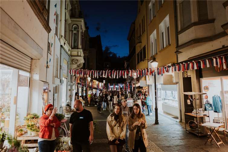 Andernacher Händler:innen und Gastronom:innen präsentierten die Highlights französischer Lebensart, um ihre Kundschaft mit deren Familien und Freunden erfolgreich in genussvolle Balance zu bringen. Foto: privat