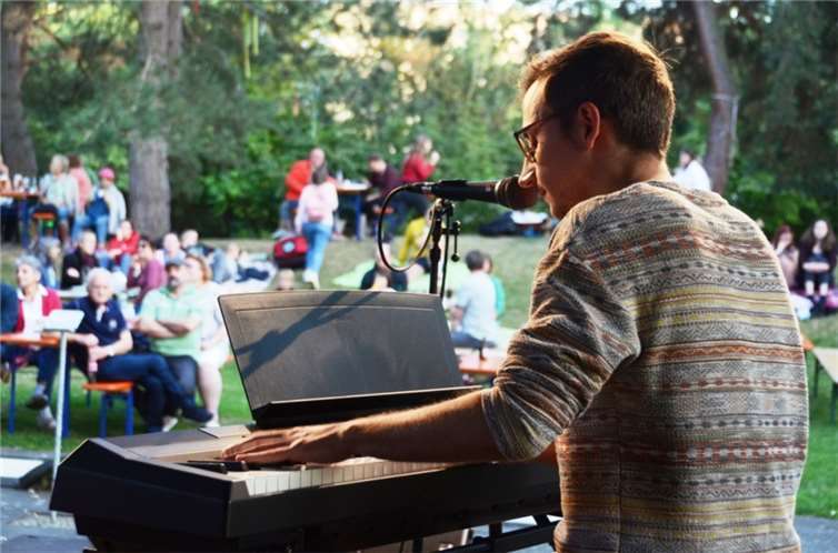 Andi Pfund beim Deckenkonzert 2020.
