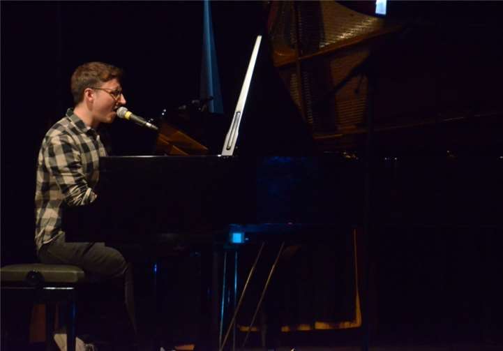 Andi spielt die Zugabe.