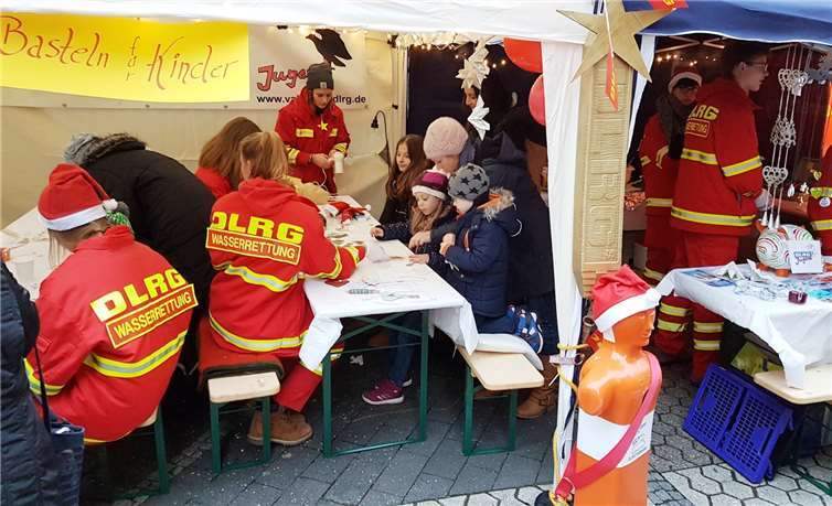 Andrang am Stand der DLRG-Jugend.privat