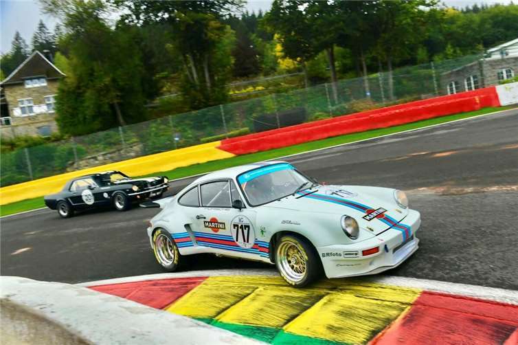 André Kunkel im Porsche Carrera RSR 3.0 in der Spitzkehre La Source.  Foto: FHR