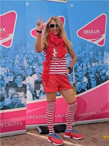 Andrea Dahm in ihrem mit den 5. Platz prämierten Kostüm.  Foto: Klaus Jahnz