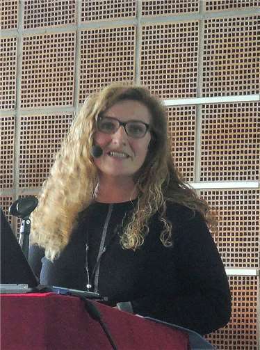 Andrea Krahe stellte das Hospiz in Bildern und Worten vor.