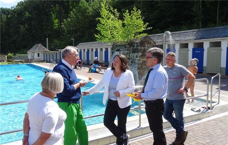 Andrea Nahles, MdB im Gespräch mit Hans Diedenhofen, Bürgermeister Wolfgang Kroeger und Frank Riffelprivat