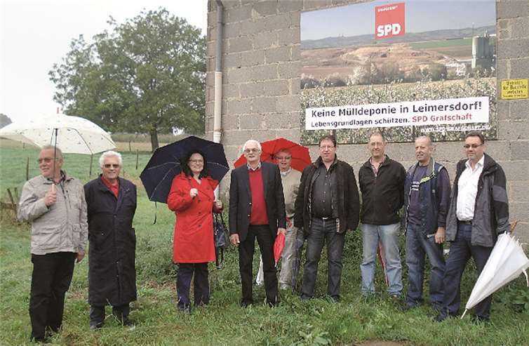 Andrea Nahles besuchte Leimersdorf, um sich selbst ein Bild von der "Tongrube" zu machen. privat