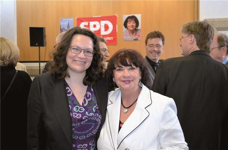 Andrea Nahles (l.) mit Rita Hirsch, Bürgermeisterin von Ochtendung. privat