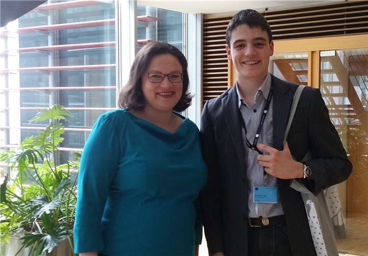 Andrea Nahles nominierte Nick Molitor aus Kempenich, um am Planspiel teilzunehmen.privat