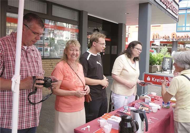 Andrea Nahles war Gast am Info-Stand in Adenau.privat