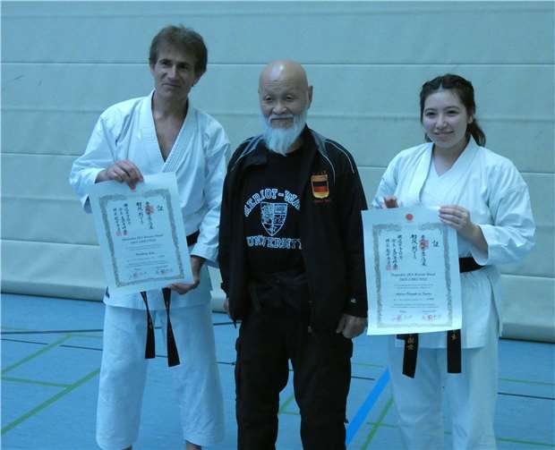 Andrea Okazaki de Freitas und Sani Houssang präsentieren stolz ihre Urkunde. Foto: privat