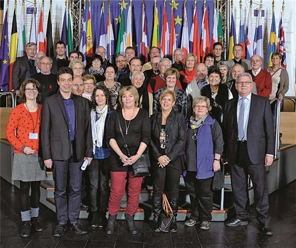 Andreas Biebricher (vorne, 2.v.l.) und Dr. Werner Langen (vorne rechts) mit der Gruppe aus Koblenz.privat