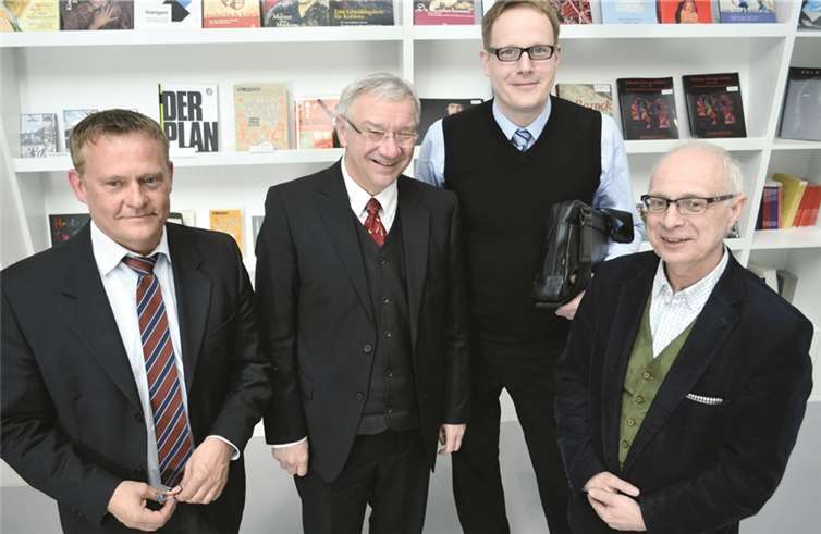 Andreas Bilo, Dr. Joachim Hofmann Göttig und Christoph Krepele (r.) stellten den neuen Citymanager Claus Hoffmann vor. HEP