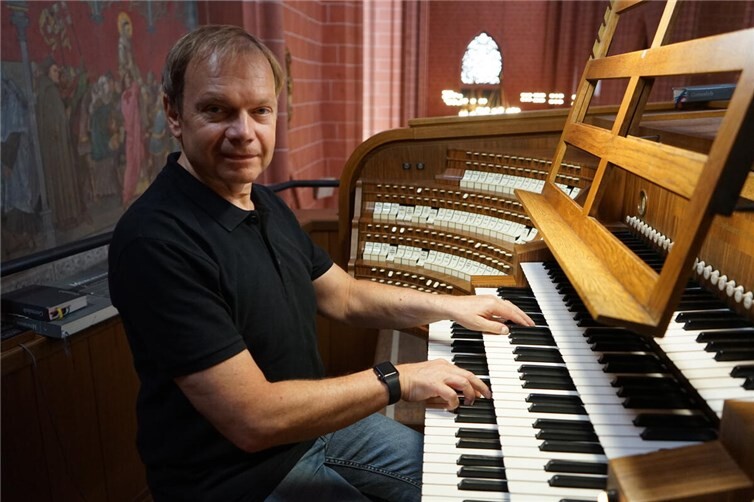 Andreas Boltz an „seiner“ Frankfurter Domorgel