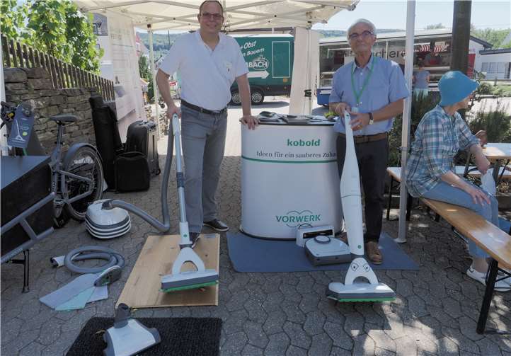 Andreas Breuer und Lorenzo Cristofalo auf dem Freitagsmarkt.Foto: Wolfgang Seidenfuß