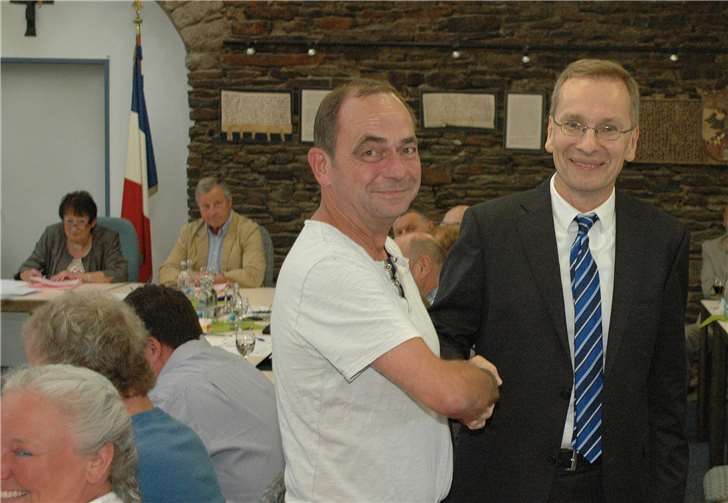 Andreas Geron verplichtete Martin Ruch per Handschlag. BL