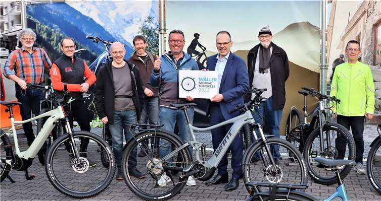 Andreas Görg (3.vl, Sparkasse Westerwald-Sieg) und Thomas Böckling (4. vl, Böckling E-Mobility-Center) sind überzeugt davon, als Förderer mit dem WFK auch den Radverkehr in der Region voranbringen zu können.  Foto: privat