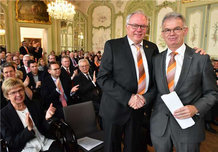 Andreas Harner von rechts ist als Vorstandssprecher Nachfolger von Jürgen Lacher.HEP