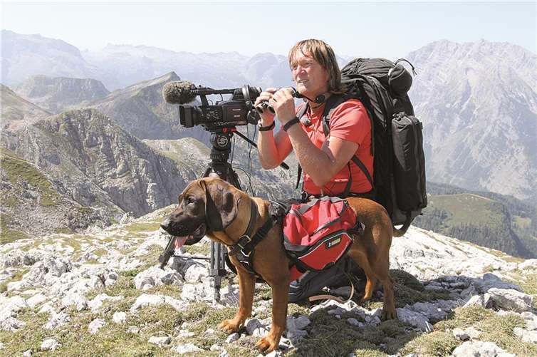 Andreas Kieling mit seiner Hündin Cleo. privat