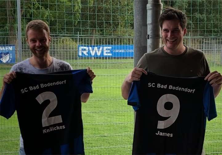 Andreas Knechtges und Thomas Bieler verabschieden sich. Foto: SC Bad Bodendorf