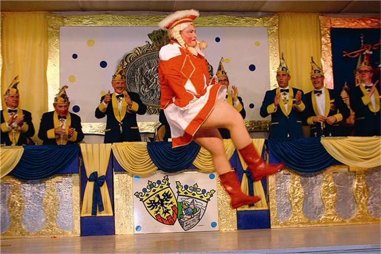 Andreas Marquart als „Et Funkenmariechen“ brachte den Saal zum Toben.