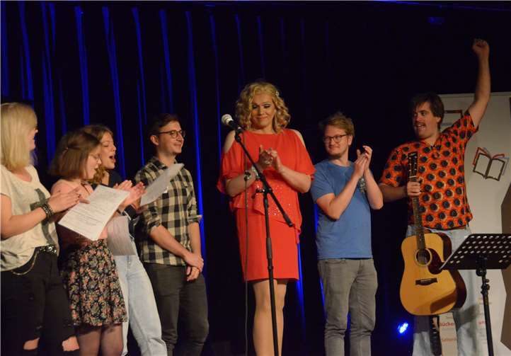 Andreas Pfund nimmt bescheiden die Huldigungen seiner Kolleginnen und Kollegen entgegen.