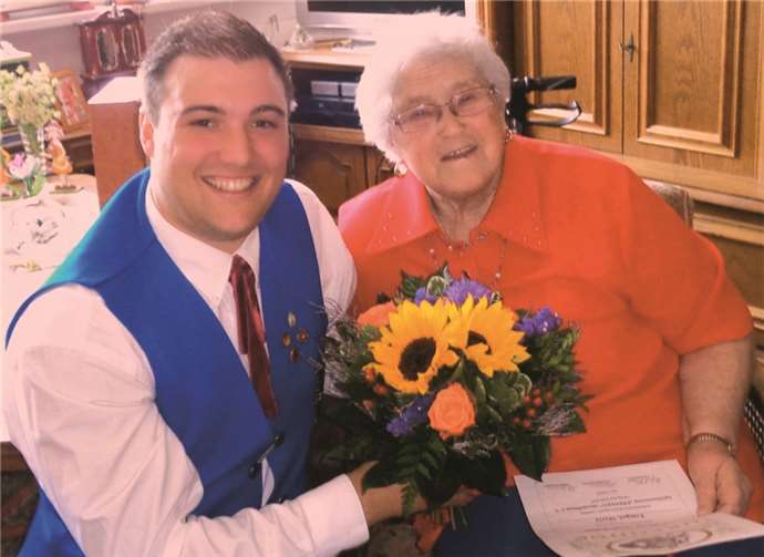 Andreas Trierweiler traf Vereinsjubilarin Maria Tempel in Berlin. privat