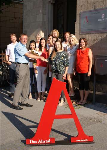 Andreas Wittpohl und das Team des Ahrtal-Tourismus begrüßen Michelle Harrichhausen.privat