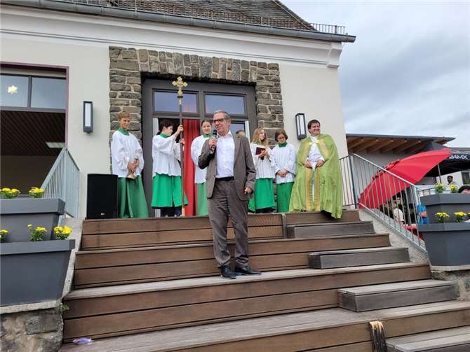 Einweihung des Kita-Anbaus: Mehr Raum für 70 Kinder in Stahlhofen Andree Stein, der Erste Beigeordnete der VG Montabaur, findet der neuen Anbau sei „einer der schönsten, die ich bisher gesehen habe.“