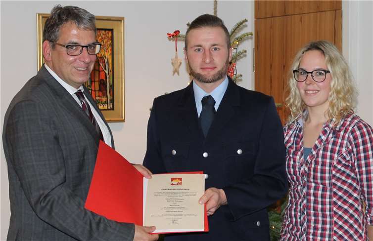 Andree Stein (links), Brandschutzdezernent und Erster Beigeordneter der Verbandsgemeinde Montabaur, ernannte Matthias Reßmann zum Wehrführer in Girod.Foto: privat