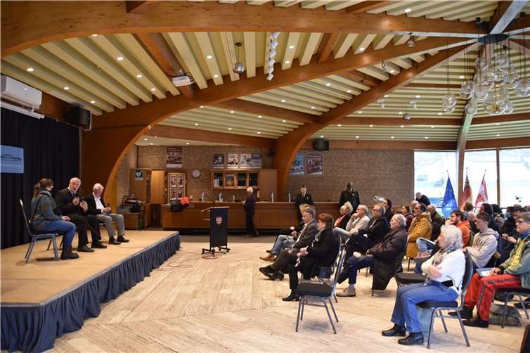 Andrew Denison von Transatlantic Newsworks mit den Interviewpartnern Otto Köhler und Elena Cheban.  Fotos: Friedensmuseum