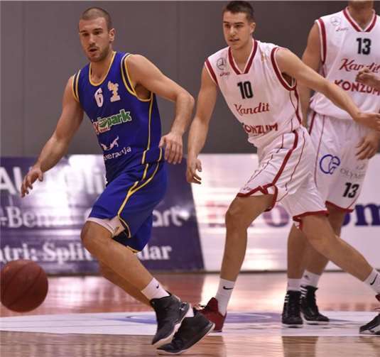 Andro Anzulovic (l.) wird in Zukunft die Basketballer vom Deutschen Eck nicht nur im Angriff, sondern auch defensiv verstärken. privat