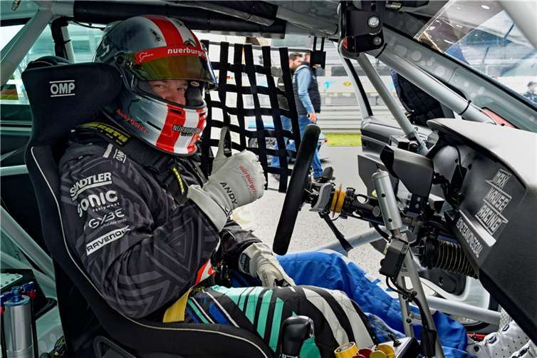 Andy Gülden im Cockpit des VW Golf GTI TCR von Max Kruse RacingFoto: BURG