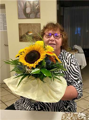 Anette Bunert wurde durch die Überreichung eines Blumenstraußes und durch lang anhaltenden Applaus der zahlreich erschienenen Mitglieder der 1. KG Merl geehrt.