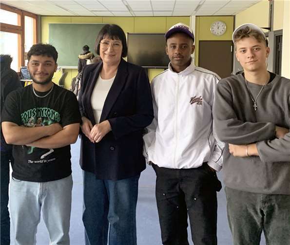 Anette Moesta MdL (2.v.l.) sprach u.a. mit Schülerinnen und Schülern der August-Horch Schule (BBS) Andernach. Foto: privat
