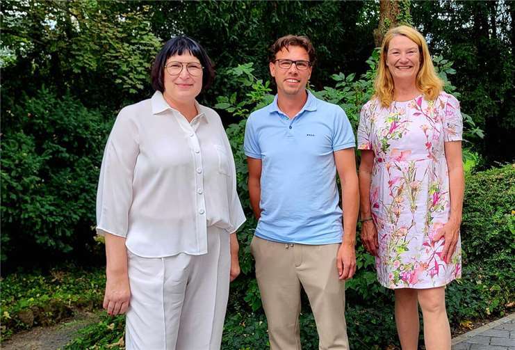 Anette Moesta MdL, Pascal Nachtsheim, Regionalbereichsleiter Barmherzige Brüder Saffig sowie Heike Boomgaarden, Gartenbauingenieurin.  Foto: Nicole Behr