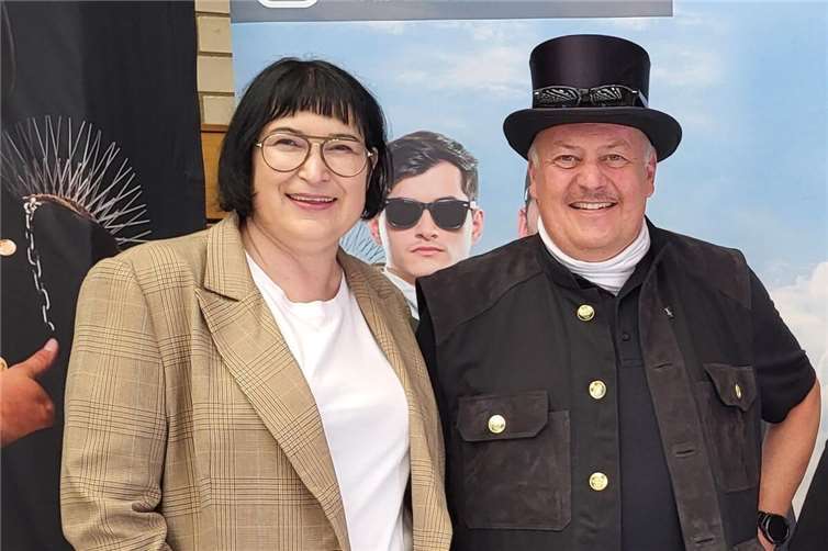 Anette Moesta MdL mit Ralf Jakobs, Schornsteinfegermeister und Kreisobmann für den Bezirk MYK- AW. Foto: Rebecca Strittmatter