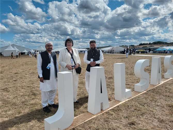 Anette Moesta MdL mit Vertretern der Jalsa Salana.  Foto: Presseabteilung Anette Moesta