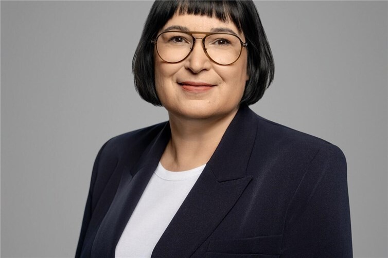 „Anette Moesta an dem Infostand des Reservistenverbandes derKreisgruppe Rhein-Mosel-Ahr.“