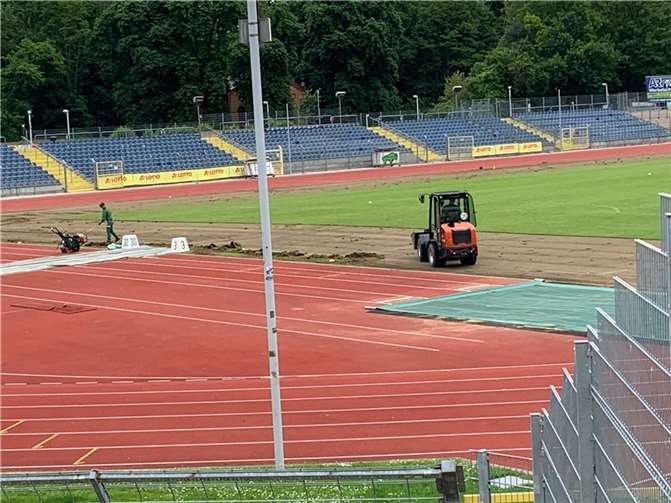 Anfang Juni wurde im Stadion Oberwerth der alte Rasen abgefräst.  Foto: Kurt Barz/ Stadt Koblenz