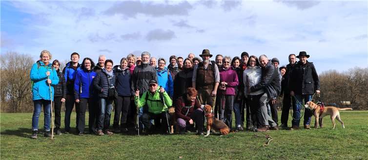 Anfang März, also vor dem Start der Ausgehbeschränkungen aufgrund der Virusepidemie, trafen sich an dem gepflegten Vereinsgelände des Kanu-Club Unkel e.V. (KCU) rund 30 Kanuten, die einer Einladung des Kanuverbands Rheinland (KVR) zum Wandertag folgten.Foto: privat